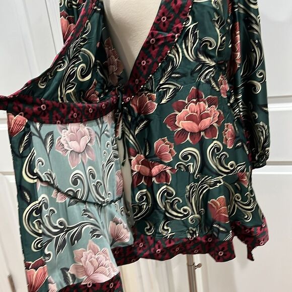 Farm Rio Arabesque Long-Sleeve Wrap Mini Dress Size M Green Floral - Picture 10 of 16